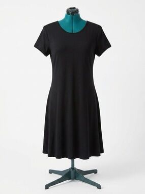 Impulsive Everyday Black Midi Dress - Sleek Short Sleeve Design